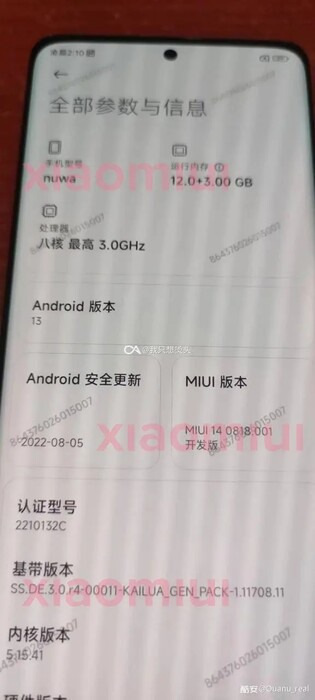 Ein vermeintlicher Xiaomi 13 Pro Prototyp verrät vor der Kamera einige Specs.