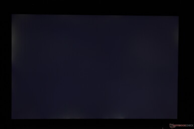 Mäßig unebenes Backlight Bleeding entlang des linken Rands