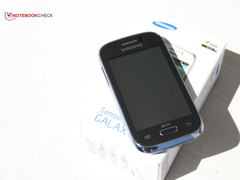 Einsteigerhandys wie das Galaxy Young dürften künftig als Teil der J-Reihe von Samsung erscheinen (Bild: Eigenes)