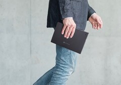 Das Asus Chromebook CM3 wiegt gerade einmal 510 Gramm bei einer Dicke von 8 Millimetern. (Bild: Asus)
