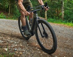 Das sportliche Gravel-E-Bike aus der Grail:ON-Serie ist aktuell deutlich rabattiert (Bild: Canyon)
