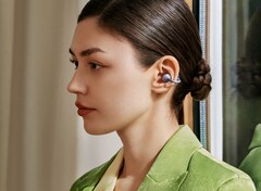 Die Huawei FreeClip erkennen automatisch, ob sie links oder rechts getragen werden. (Bild: Huawei)