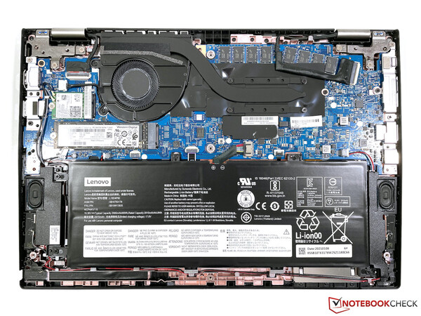 Der Arbeitsspeicher des Lenovo ThinkPad L13 Yoga ist fest verlötet, nur die SSD kann aufgerüstet werden (Bild: Andreas Osthoff)
