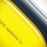 Das Nothing Headphone (a) wird offenbar in auffälligem Gelb angeboten.