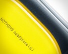 Das Nothing Headphone (a) wird offenbar in auffälligem Gelb angeboten.