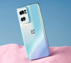 Der Nachfolger des abgebildeten OnePlus Nord CE 2 soll eine Reihe an Upgrades erhalten, inklusive 120 Hz AMOLED-Display. (Bild: OnePlus)