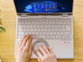 Die Panasonic Let's Note-Serie setzt auf runde Trackpads, die weitaus mehr Platz benötigen. (Bild: Panasonic)
