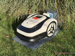 Der Raccoon 2 SE in seiner Ladestation