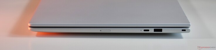 richtig: USB-C 3.2 Gen 2, USB-A 3.2 Gen 1, Kensington-Schloss-Steckplatz