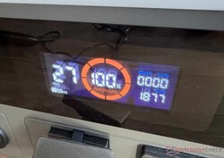 Eine Warnung auf dem Display und nerviges Piepen warnen bei Überlastung.