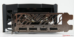 Die externen Anschlüsse der Sapphire Nitro+ Radeon RX 6750 XT