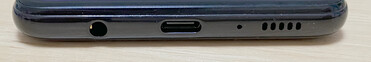 Unten: 3,5mm-Audioport, USB-C-Port, Mikrofon, Lautsprecher