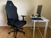 Der Razer Gaming-Chair Iskur V2 X kommt mit integrierter Lendenwirbelstütze (Bildquelle: Notebookcheck)