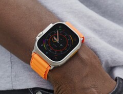 Die Apple Watch Ultra ist Apples bisher größte und robusteste Smartwatch, die in Tests aber nicht ganz überzeugen kann. (Bild: Marques Brownlee / YouTube)