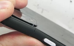 Einer von vier Brüchen im Gehäuse des Pixel 4 XL zeigt deutlich: Auch dass Chassis ist nicht Googles Stärke.