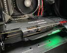 Die Nvidia GeForce RTX 3080 Ti mit 20 GB GDDR6X-VRAM existiert offenbar wirklich. (Bild: КОЛЯ МАЙНЕР, YouTube)