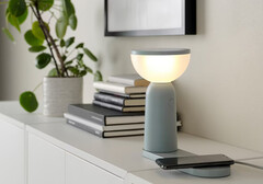 Ikea Bettorp ist eine neue LED-Lampe mit Qi-Ladepad von der schwedischen Möbelhauskette. (Bild: Ikea)