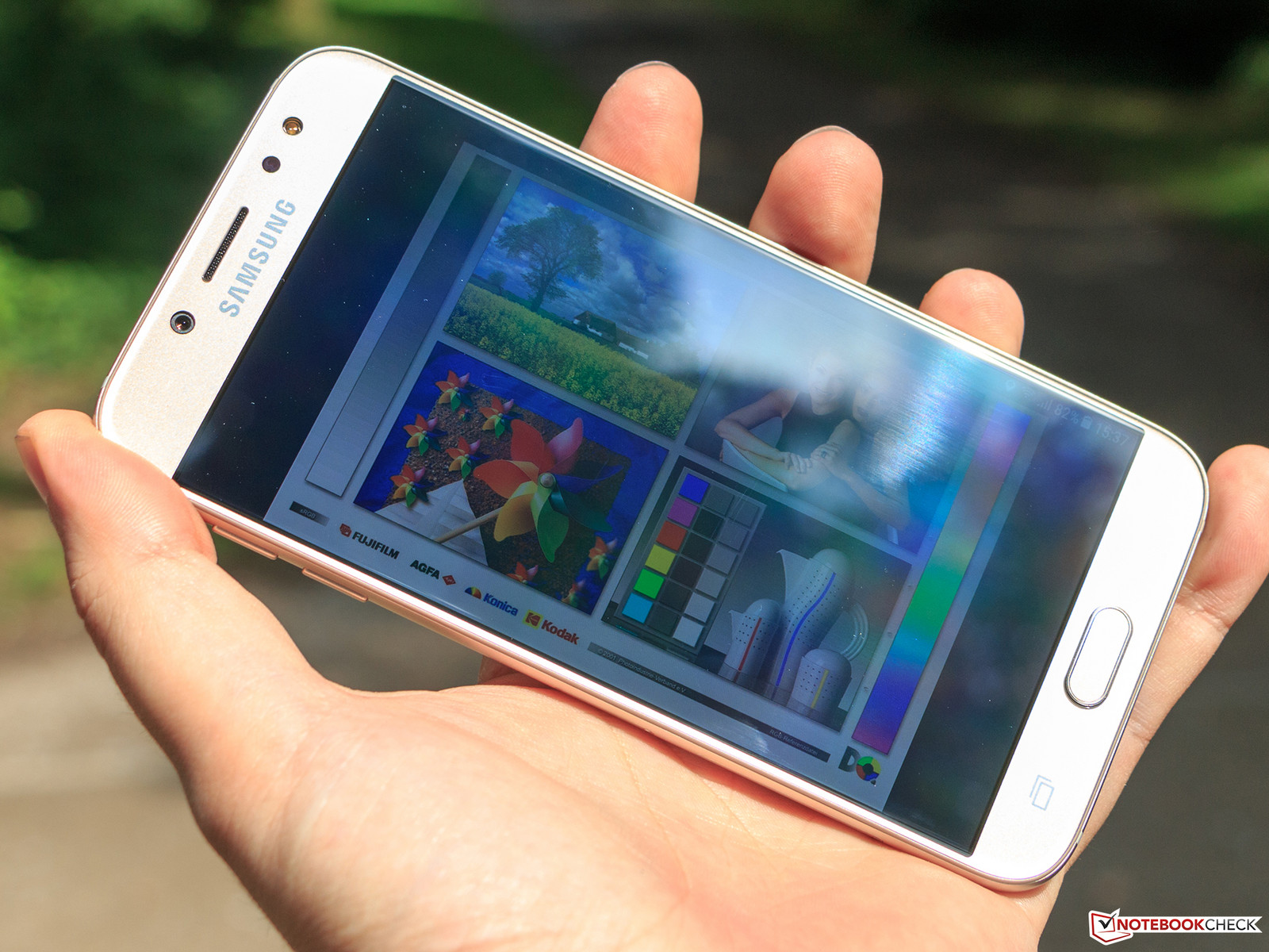 Samsung Galaxy J7 2017 Duos Smartphone Test Test Samsung Galaxy J7 (2017) Duos Smartphone - Notebookcheck.com Tests