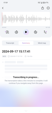 Eine Audioaufnahme wird transkribiert