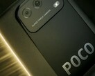 Das eigenwillige Design der Kamera-Einheit unterscheidet das Poco M3 von seinem ungleichen Bruder Redmi Note 10 4G.