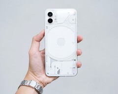 Das Nothing Phone (1) bietet vergleichsweise schlechte Lautsprecher, laut der Analyse von DxOMark. (Bild: Thai Nguyen)