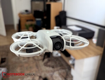 Hält die Position über Infrarot und Monokularsicht