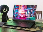 GeForce RTX 5080, Core Ultra 9, 32 GB RAM, 1-TB-SSD: Razer Blade 16 (2026). (Bild: Allen Ngo)