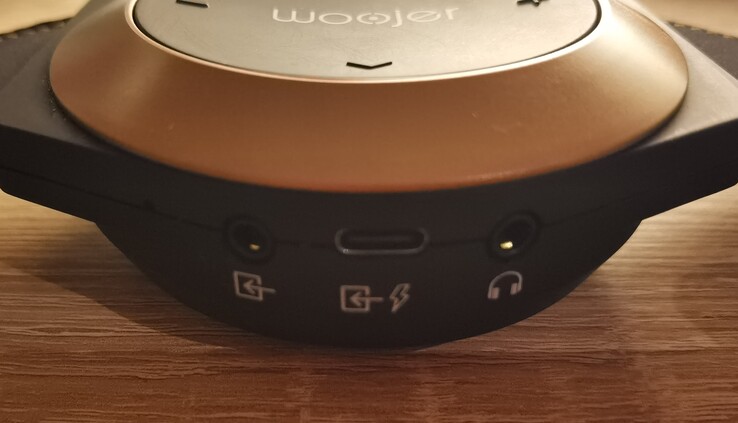 3,5 mm Eingang, USB-C Eingang zum Aufladen/USB-Audio und 3,5 mm Kopfhörerausgang.