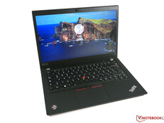 Das ThinkPad T495 ist ein robuster Office-Laptop von Lenovo für unter 250 Euro (Bildquelle: Andreas Osthoff)