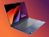 Das Lenovo IdeaPad Slim 5x setzt auf ein schickes Gehäuse in Dunkelblau.