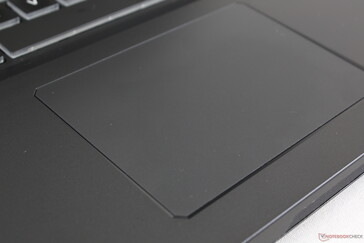 Das Präzisionsklickpad (10,6 x 7,5 cm) ist im Vergleich zum Klickpad auf dem Microsoft Surface Laptop klebriger. Die integrierten Maustasten sind in der Bewegung flach und das Feedback hätte stärker sein können