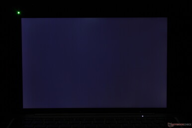 Marginal ungleichmäßiges Backlight Bleeding entlang der Kanten und Ecken