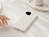 Das Sharp Aquos Wish 6 setzt auf ein ungewöhnliches Design mit rundem Kameramodul.