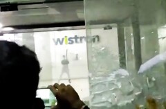 Fast 2.000 Mitarbeiter einer Wistron-Fabrik in Indien randalieren, da sie nicht wie vereinbart bezahlt wurden. (Bild: TOI Bengaluru, Twitter)