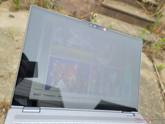 Im Freien an einem hellen, bewölkten Tag