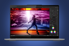 Das Lenovo Yoga Slim 7 mit OLED-Display kostet aktuell kaum mehr als das Apple MacBook Neo.