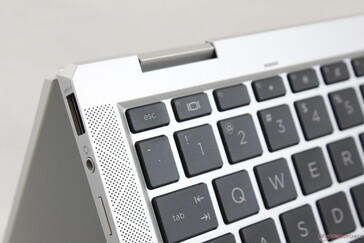 Die Ecken und Kanten sind spitzer und definierter als beim runderen Design des alten EliteBook x360 1040 G5.