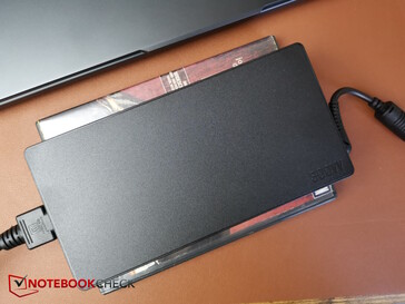 Großes 300-W-Netzteil