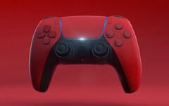 Die rote Variante des Sony DualSense-Controllers sieht eindrucksvoll aus. (Bild: Snoreyn, YouTube)