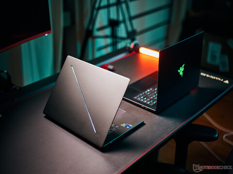 Die dünnsten Gamer mit der RTX 5090 Laptop - Asus ROG Zephyrus G16 vs. Razer Blade 16