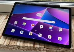 Das Lenovo Tab P11 Pro Tablet ist im Angebot wieder für unter 400 Euro erhältlich (Bild: Manuel Masiero)