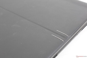 ... mit Kunstlederhülle für den hinteren Teil und die Displayrückseite