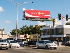 Auch Coca Cola hat sich eine passende Emoji-Domain gekauft.