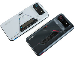 Asus ROG Phone 6 und 6 Pro (von rechts)