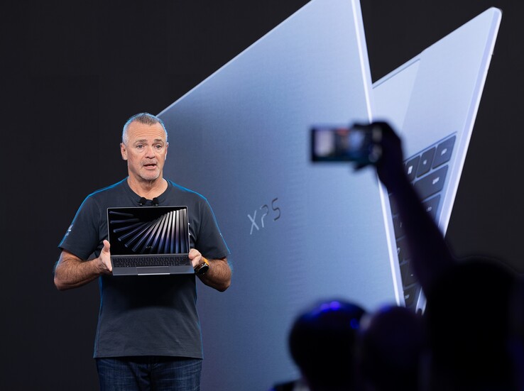 Dells COO mit dem neuen Dell XPS 13 (Bildquelle: Dell)