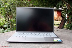 Dell Inspiron 13 5310 im Test: Bestückt mit leistungsstarker Hardware, die in einem 13-Zoller nur unzureichend gekühlt werden kann. 