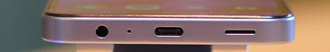 Unten: 3,5mm-Audioport, Mikrofon, USB-C-Port, Lautsprecher