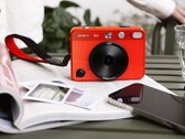 Die Leica Sofort 2 kombiniert eine Digitalkamera mit einem Sofortbild-Drucker. (Bild: Leica)