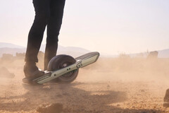 Das Onewheel GT packt einen starken Motor in ein kompaktes E-Fahrzeug mit nur einem Reifen. (Bild: Future Motion)