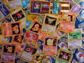 Um Pokémon-Karten zu kaufen, muss man nichtmal das Geschäft betreten, sondern kann sich einfach einem Verkaufsautomaten bedienen (Bild: Thimo Pedersen)